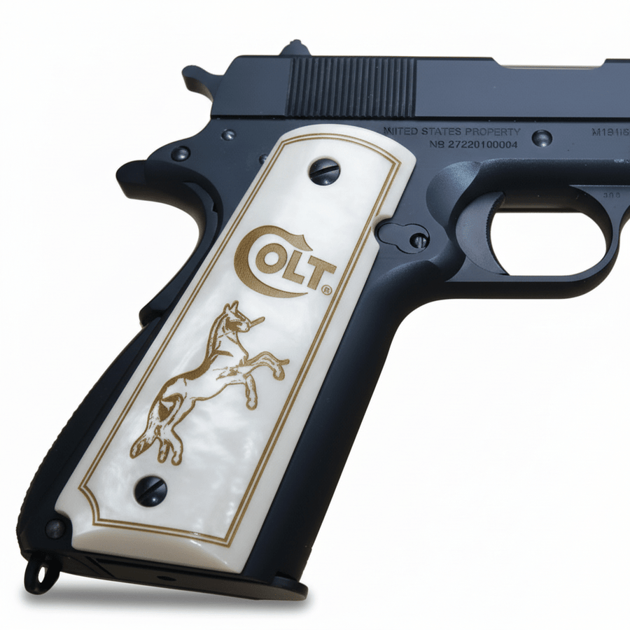 مقابض 1911 من الأكريليك - لؤلؤي مع شعار ذهبي وحصان
