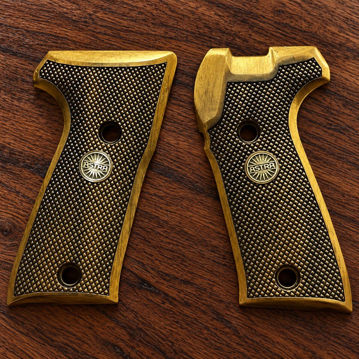 Astra A-90 walnut grips – checkered with astra medallion – handcrafted Turkish walnut pistol grips