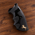 Colt Python black acrylic target grip with diamond checkering, stippled finger grooves and gold horse emblem – fits 2021+ Colt Anaconda