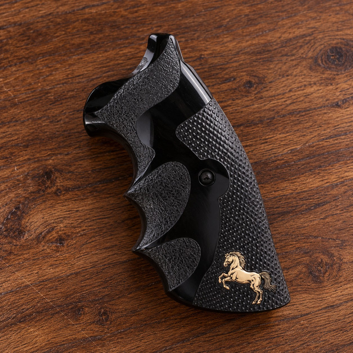 Colt Python black acrylic target grip with diamond checkering, stippled finger grooves and gold horse emblem – fits 2021+ Colt Anaconda