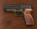 Plaquettes de crosse Sig Sauer P220 en noyer - Écusson