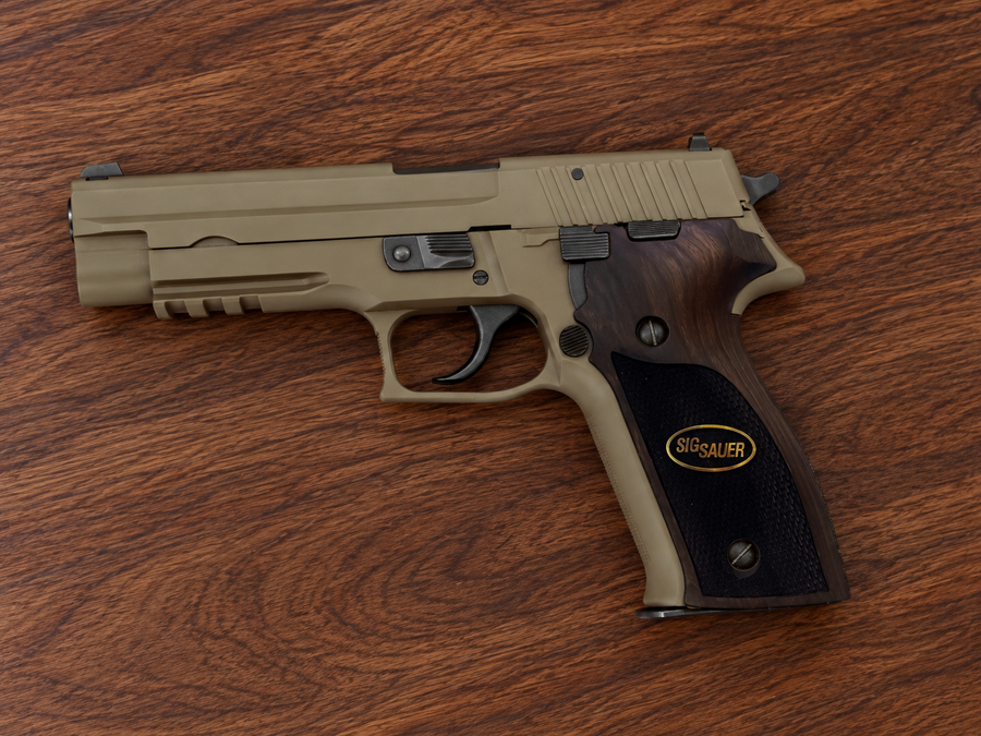 Plaquettes de crosse Sig Sauer P226 en noyer, finition foncée – plaquettes en noyer turc faites main avec teinte foncée